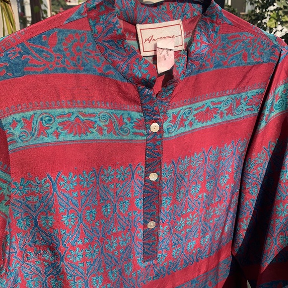 Rich and beautiful silk kurti. By designer Anupamaa. Best fits size S. - Picture 11 of 12